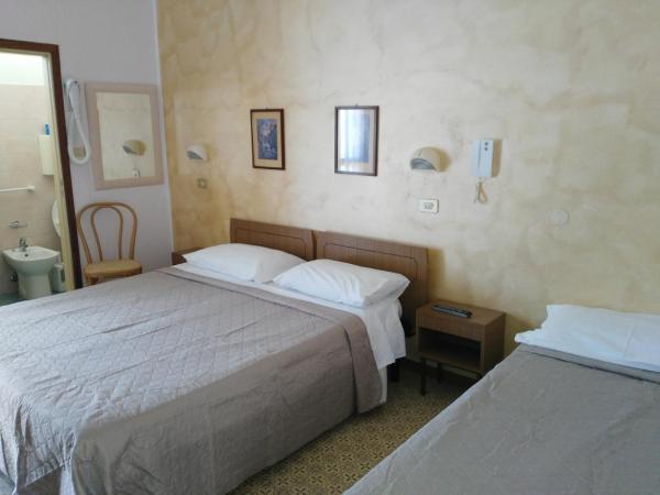 Hotel Marittimo : photo 4 de la chambre chambre triple
