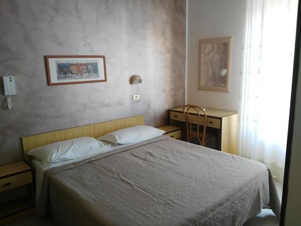 Hotel Marittimo : photo 3 de la chambre chambre double standard avec ventilateur