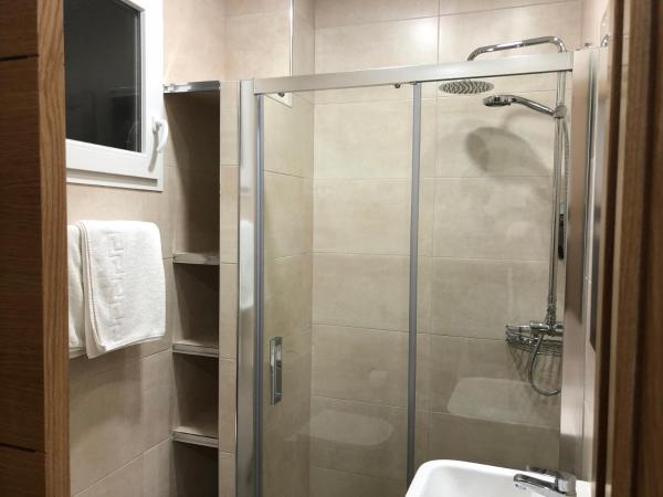 Hostal Guerra : photo 6 de la chambre chambre double ou lits jumeaux avec salle de bains