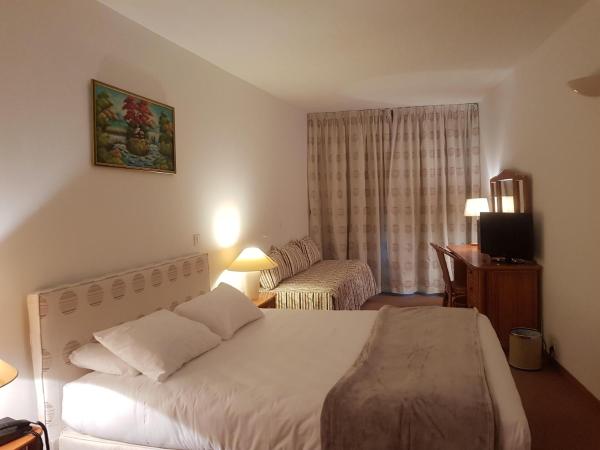 Hotel Le Tilbury : photo 4 de la chambre chambre triple