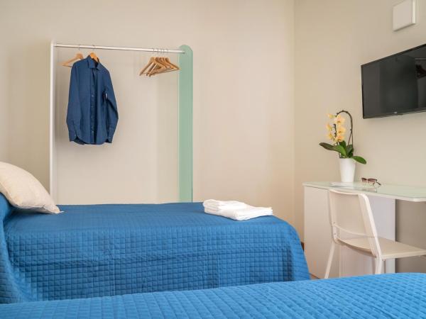 Plaium Montis : photo 9 de la chambre chambre double ou lits jumeaux avec salle de bains privative externe