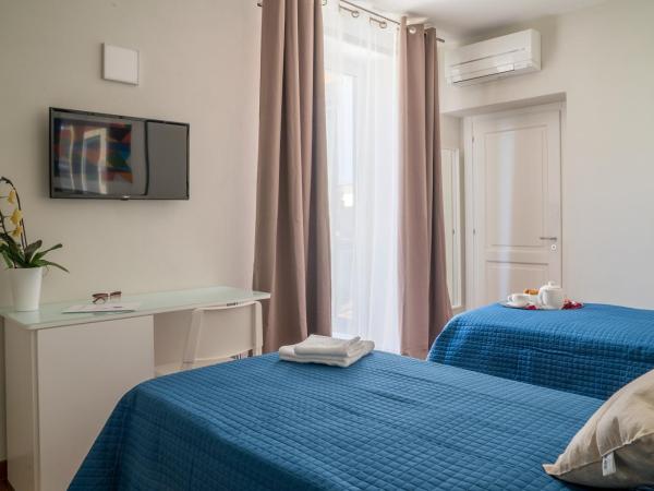 Plaium Montis : photo 7 de la chambre chambre double ou lits jumeaux avec salle de bains privative externe