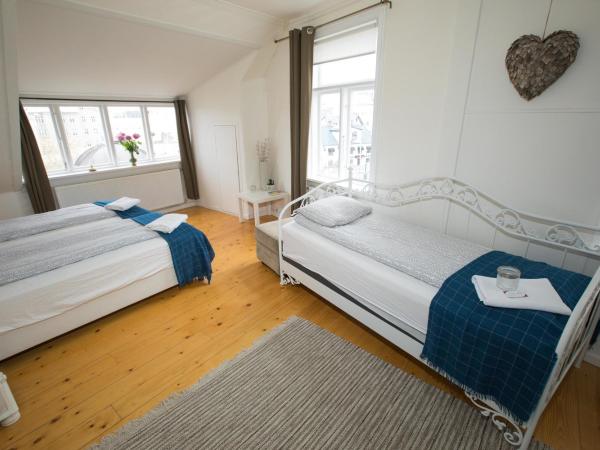 Central Guesthouse Reykjavík : photo 3 de la chambre chambre quadruple avec salle de bains commune