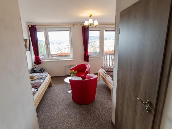Penzion TOP : photo 2 de la chambre chambre triple avec balcon