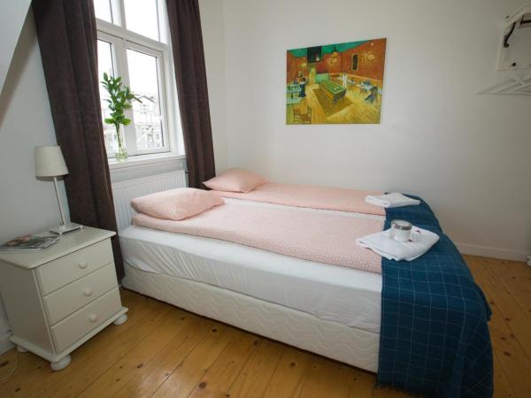 Central Guesthouse Reykjavík : photo 5 de la chambre chambre double avec salle de bains commune