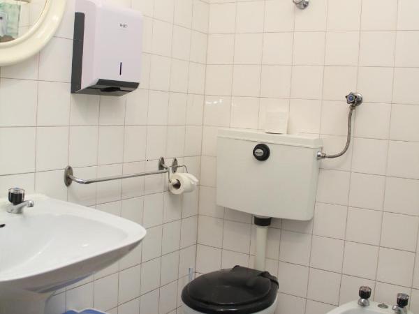 Monte Sinai Guest House : photo 9 de la chambre chambre triple avec salle de bains commune