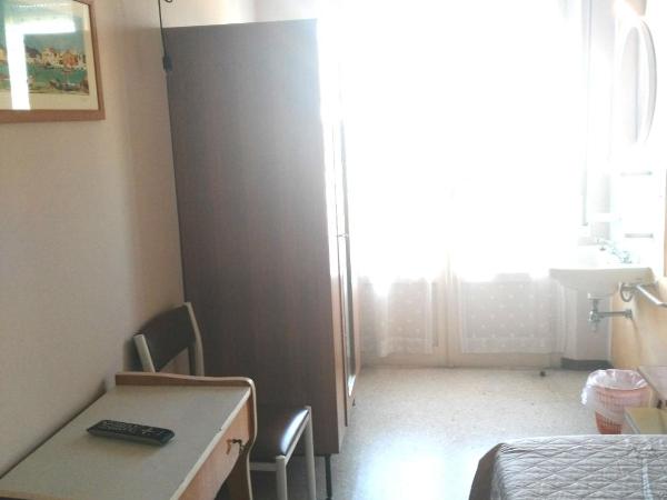 Hotel Marittimo : photo 2 de la chambre chambre simple avec salle de bains extérieure privative