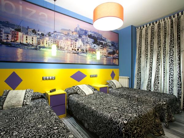 JC Rooms Santa Ana : photo 4 de la chambre chambre quadruple