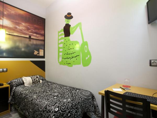 JC Rooms Santa Ana : photo 1 de la chambre chambre simple