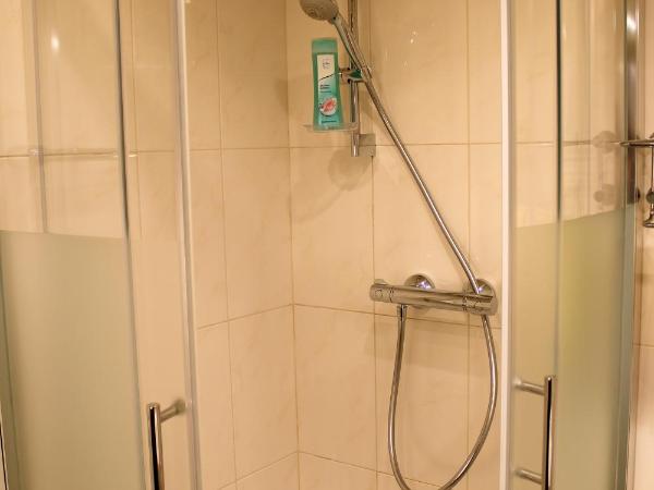 Hotel Sonnenhof : photo 7 de la chambre chambre familiale - vue sur montagne