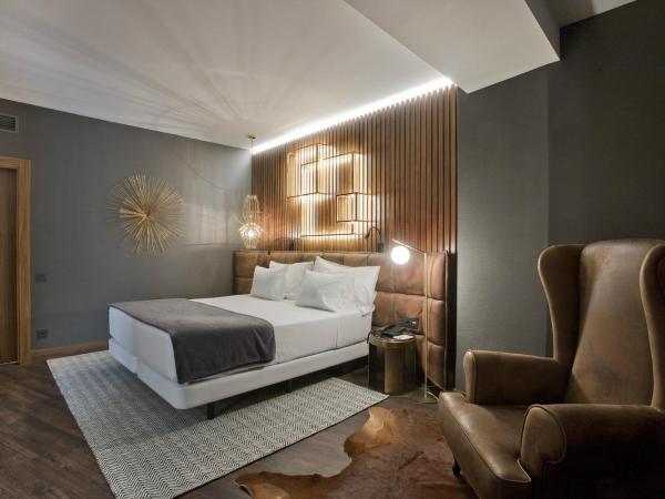 Hotel Tres Reyes Pamplona : photo 5 de la chambre suite