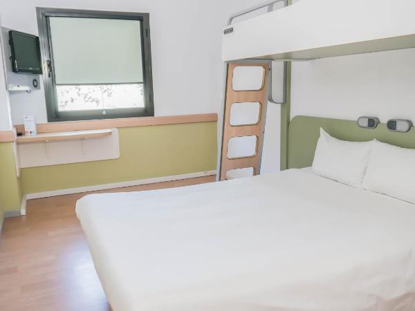 Ibis Budget Girona Costa Brava : photo 1 de la chambre chambre triple