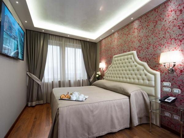 Hotel Santa Chiara : photo 1 de la chambre suite - vue sur ville