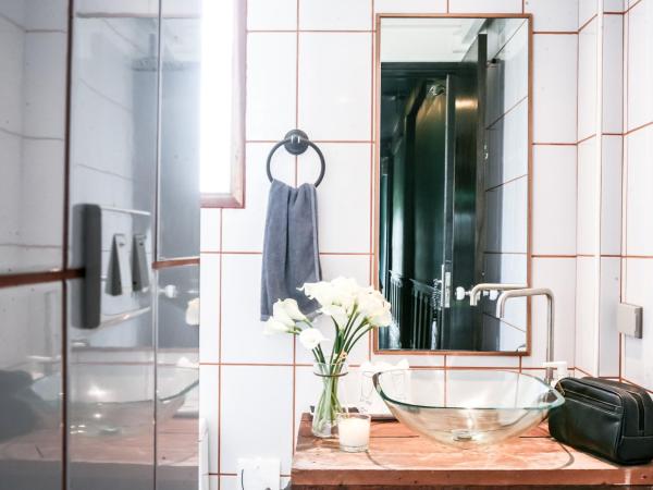 Shade House - Phuket Downtown : photo 1 de la chambre chambre double - vue sur montagne