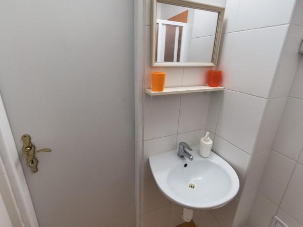 Pension Nika : photo 6 de la chambre chambre lits jumeaux - non-fumeurs