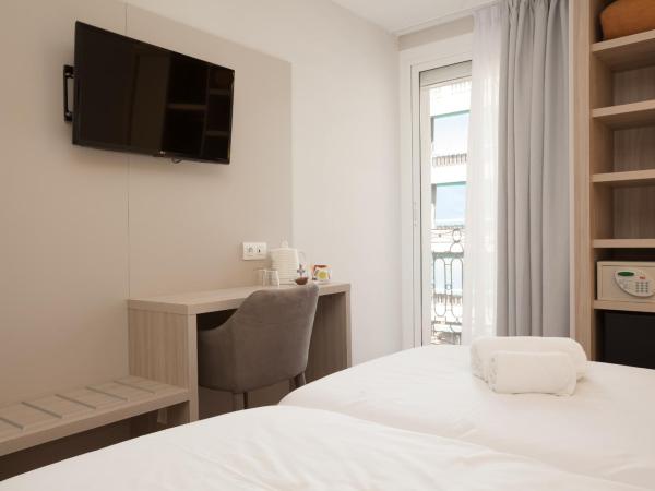 Hostal Centric : photo 5 de la chambre chambre triple supérieure