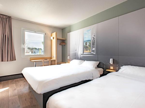 B&B HOTEL Vannes Ouest Golfe du Morbihan : photo 2 de la chambre chambre triple