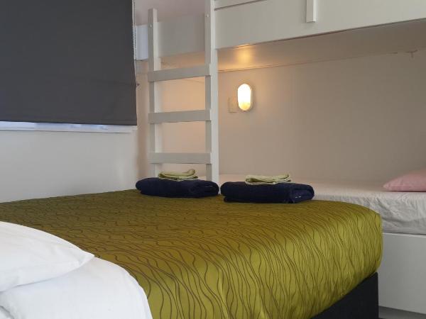 Cosy Cottage Thermal Holiday Park : photo 1 de la chambre chambre double avec salle de bains privative