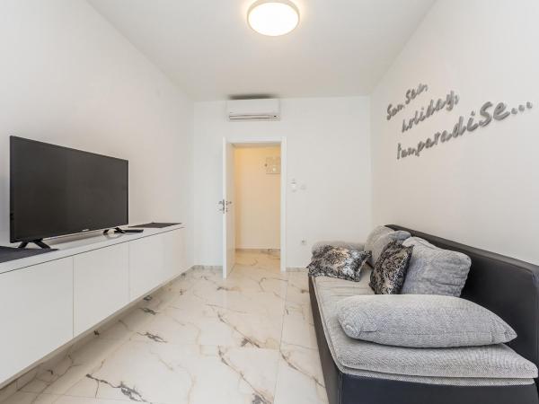 Villa Palma Krk : photo 4 de la chambre appartement 1 chambre avec balcon et vue sur mer