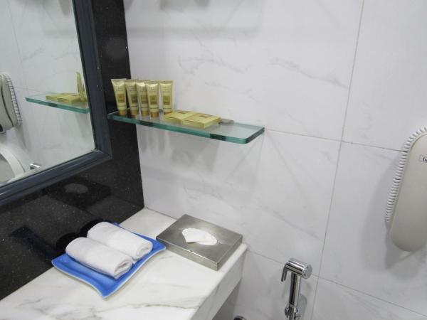 The Suryaa New Delhi : photo 8 de la chambre club room with complimentary breakfast, 15% discount on f&b 