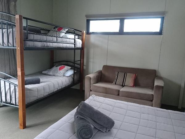 Taupo Debretts Spa Resort : photo 7 de la chambre grand chalet standard avec salle de bains commune