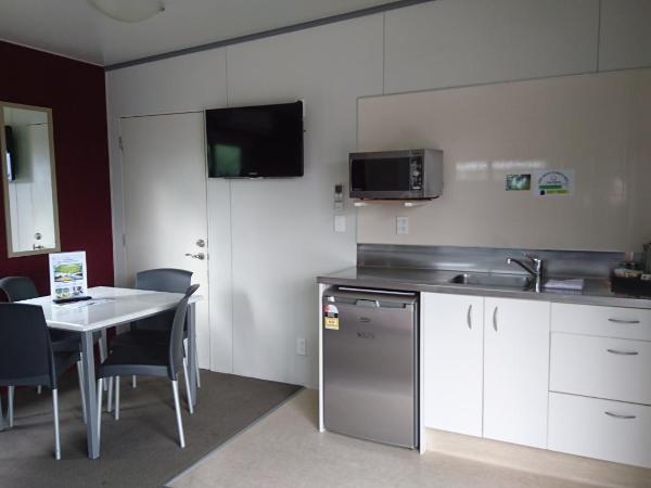 Taupo Debretts Spa Resort : photo 6 de la chambre grand chalet standard avec salle de bains commune