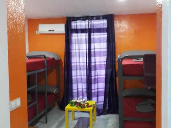 Hostal Mayor : photo 1 de la chambre chambre familiale avec salle de bains privative