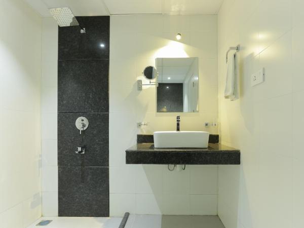 Hotel Crown Suites : photo 4 de la chambre suite exécutive