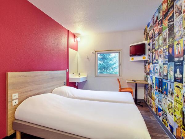 hotelF1 Saint Etienne : photo 1 de la chambre chambre side-car