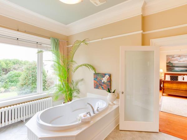 Fairholme Manor Inn : photo 4 de la chambre suite lit king-size avec spa - vue sur jardin
