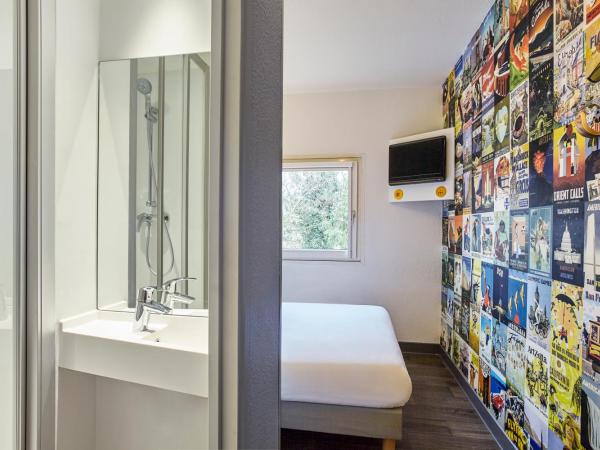 hotelF1 Saint Etienne : photo 4 de la chambre chambre cabrio avec salle de bains privative