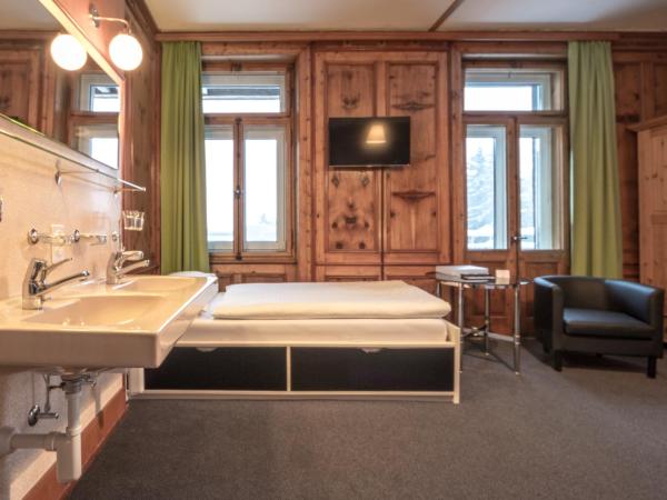 Hotel Montana by Mountain Hotels : photo 1 de la chambre chambre triple avec douche