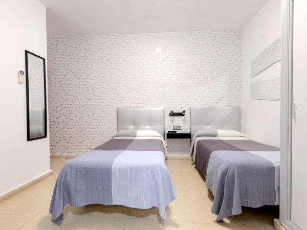 Hostal La Pilarica : photo 6 de la chambre chambre lits jumeaux Économique