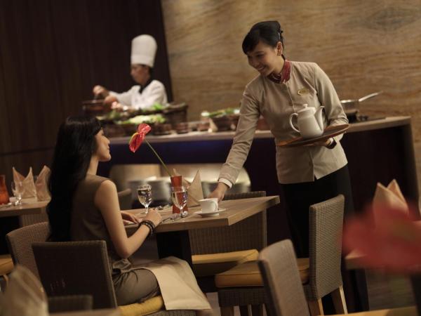 Hotel Santika Pandegiling - Surabaya : photo 5 de la chambre chambre lit king-size exécutive deluxe