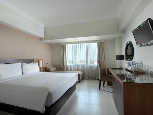 Hotel Santika Pandegiling - Surabaya : photo 2 de la chambre chambre lit king-size exécutive deluxe