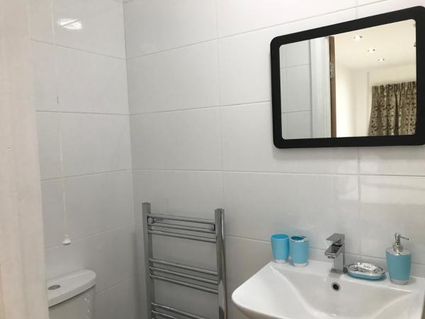 Oxford Bed and Breakfast : photo 1 de la chambre chambre triple avec douche