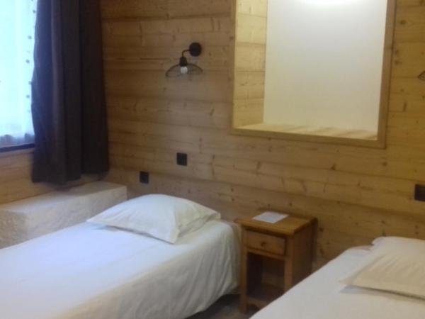 Hotel des Marquisats : photo 1 de la chambre chambre triple - côté forêt