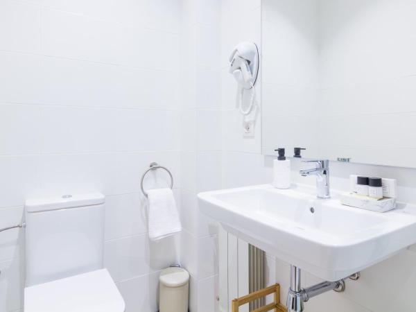 Pensión Buenpas : photo 6 de la chambre chambre de luxe avec salle de bains privative