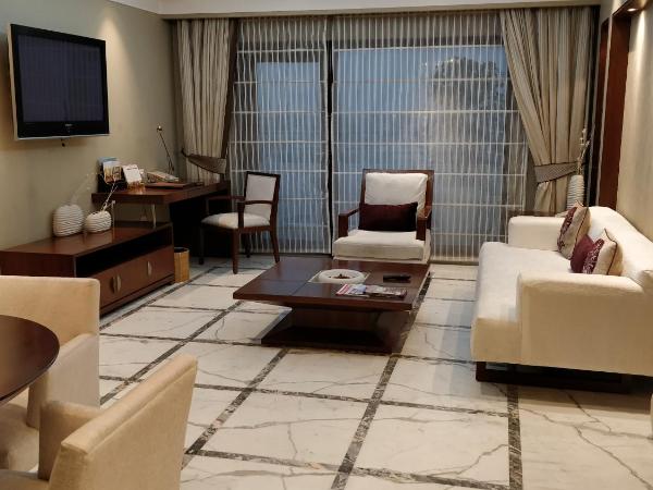 Jaypee Vasant Continental : photo 6 de la chambre superior suite with complimentary one way airport transfer, with 10% discount on food and soft beverages (not on in room dining ), suite lounge amenity coupon (terms and conditions applicable)
