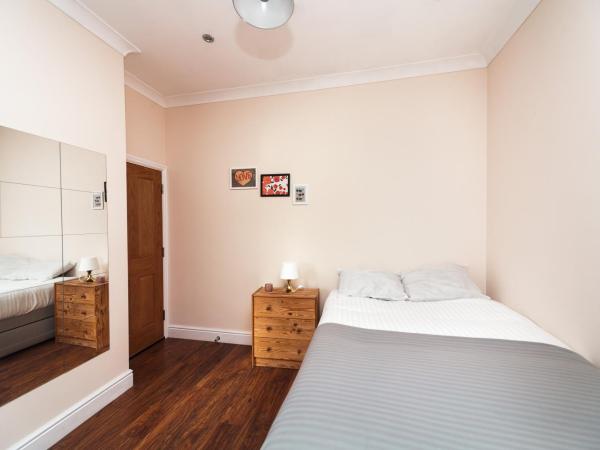 Private en-suite Room @ Liverpool street, Brick Ln : photo 3 de la chambre chambre double