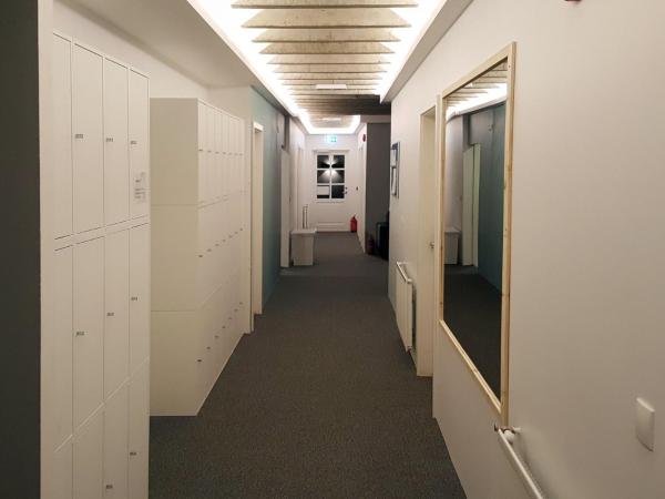 Lækur Guesthouse : photo 7 de la chambre chambre quadruple Économique avec salle de bains commune