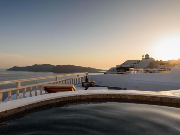 Strogili : photo 7 de la chambre villa 1 chambre avec bain à remous - vue sur caldera