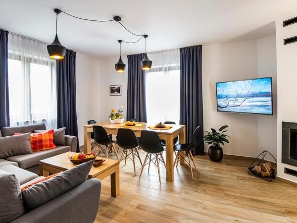 Apartamenty Forma Tatrica : photo 3 de la chambre appartement 2 chambres deluxe avec cheminée et balcon ou terrasse