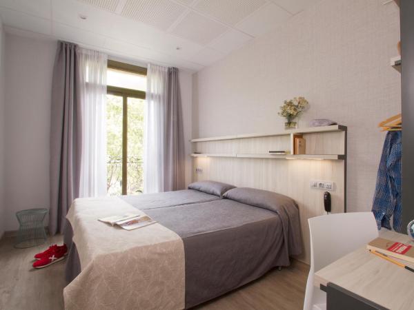 Hostal Benidorm : photo 1 de la chambre chambre double ou lits jumeaux avec vue