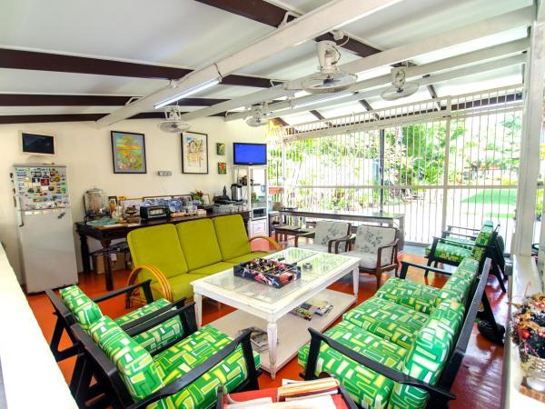 Casugria Dutch Residence 1810 : photo 8 de la chambre chambre lit king-size - vue sur piscine