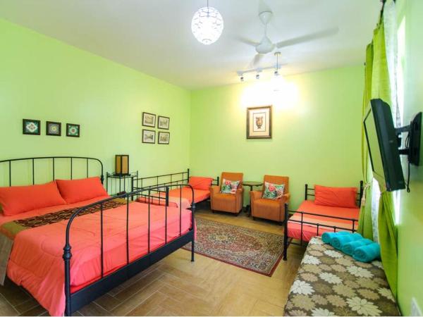 Casugria Dutch Residence 1810 : photo 4 de la chambre chambre familiale - vue sur jardin