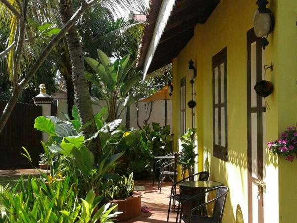 Casugria Dutch Residence 1810 : photo 2 de la chambre chambre lit king-size - vue sur jardin