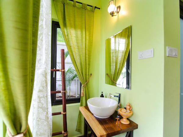 Casugria Dutch Residence 1810 : photo 3 de la chambre chambre familiale - vue sur jardin