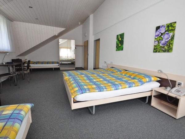 Ferien- und Familienhotel Alpina Adelboden : photo 4 de la chambre chambre quadruple