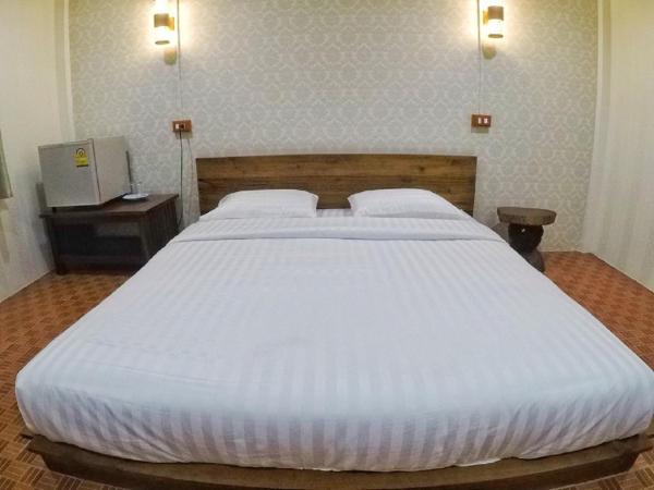 T & T Hostel Kanchanaburi : photo 2 de la chambre chambre lit king-size standard